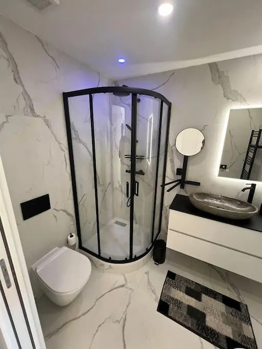 Bm 93 Comfort Suite Milan Italy